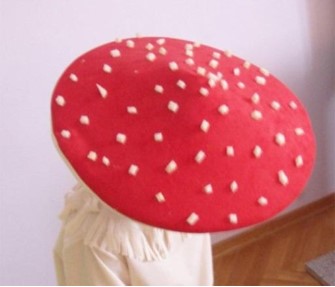 мухомор из поролона