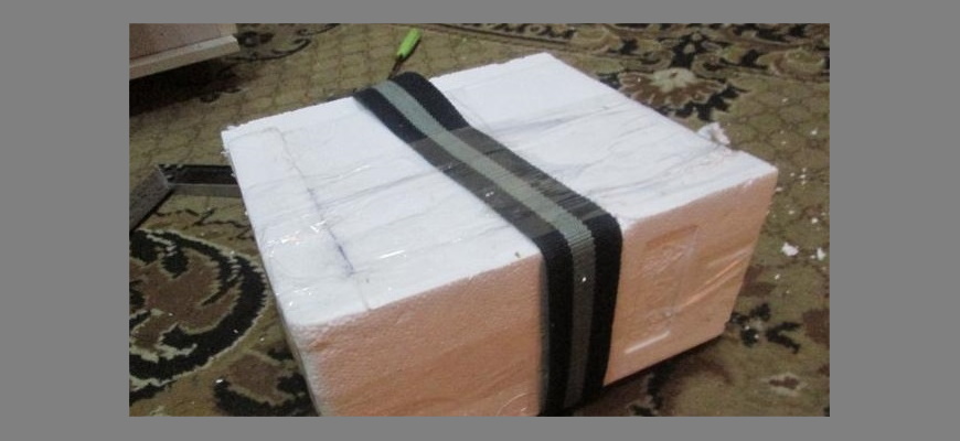 Используйте клейкую ленту для крепления ручки