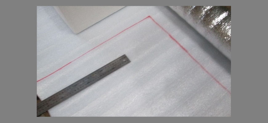 Отметьте изоляцию и отрежьте ее.