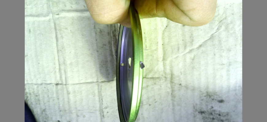 Проделайте отверстие в крышке