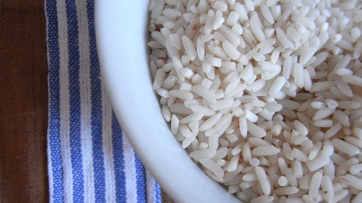 Можно ли собакам кукурузу и кукурузную кашу, и как лучше давать: вареную или сырую