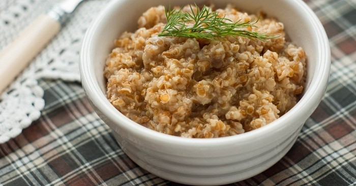 Grøt med kjøtt til hunder Grøt med kjøtt og grønnsaker