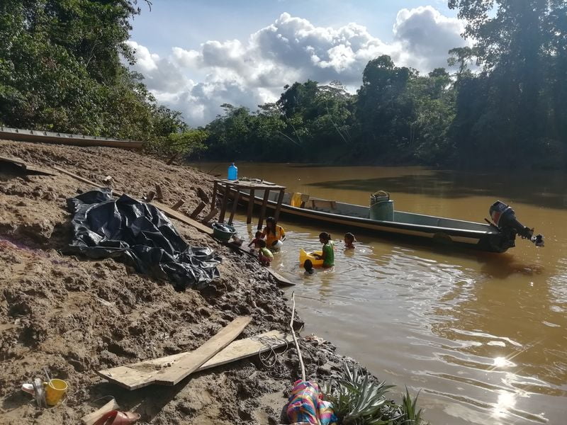 Как моют индейцы в Эквадоре