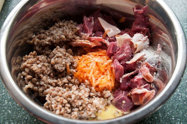 bokhvete med kjøtt til hunder