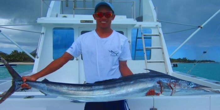 Короткорылый копьеносец имеет удлиненное тело но небольшой вес