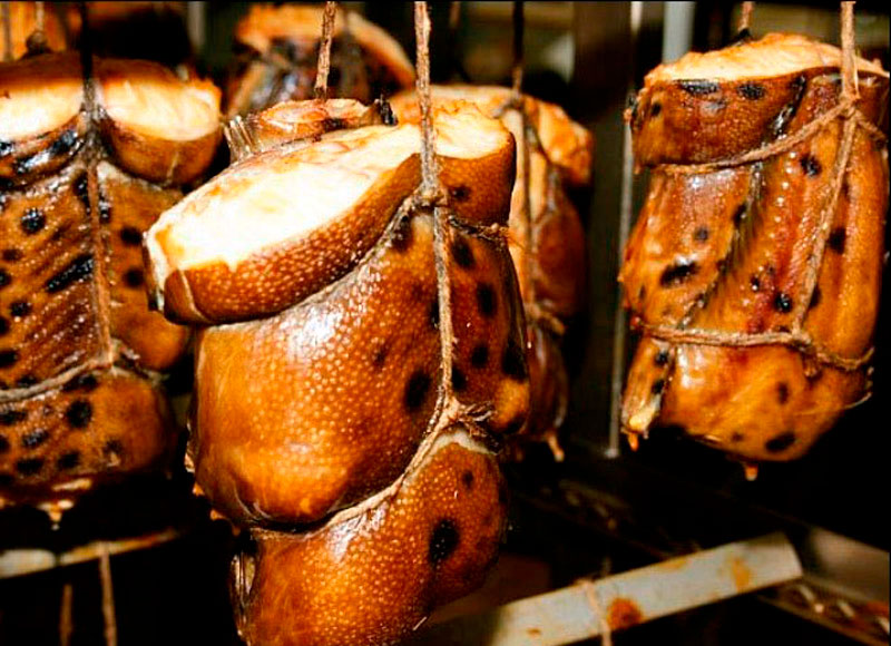 Сом холодного копчения