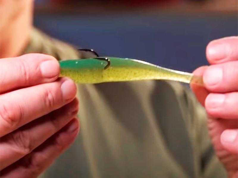 Оснастите силиконовую приманку двойным