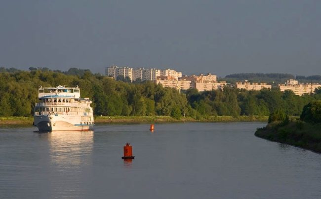 По городу пассажиров возят муниципальные автобусы