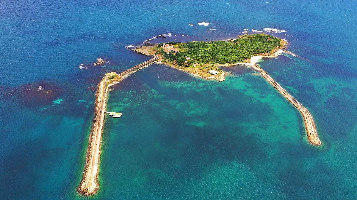 Чёрное море: описание водоёма, площадь, глубина, флора и фауна, климат, острова, история изучения