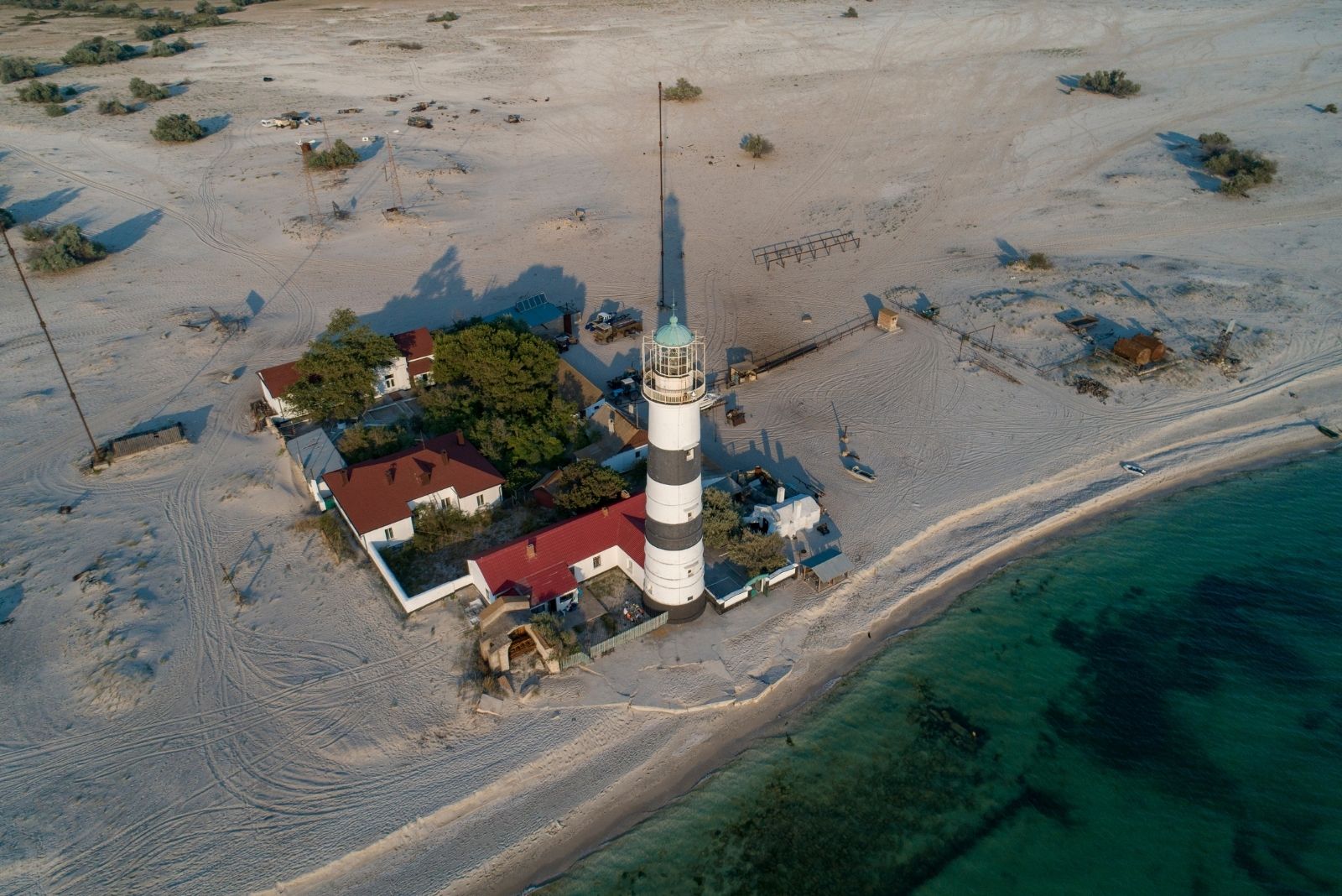 Чёрное море: описание водоёма, площадь, глубина, флора и фауна, климат, острова, история изучения