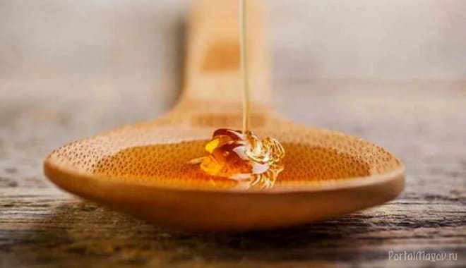 Мед на ложке